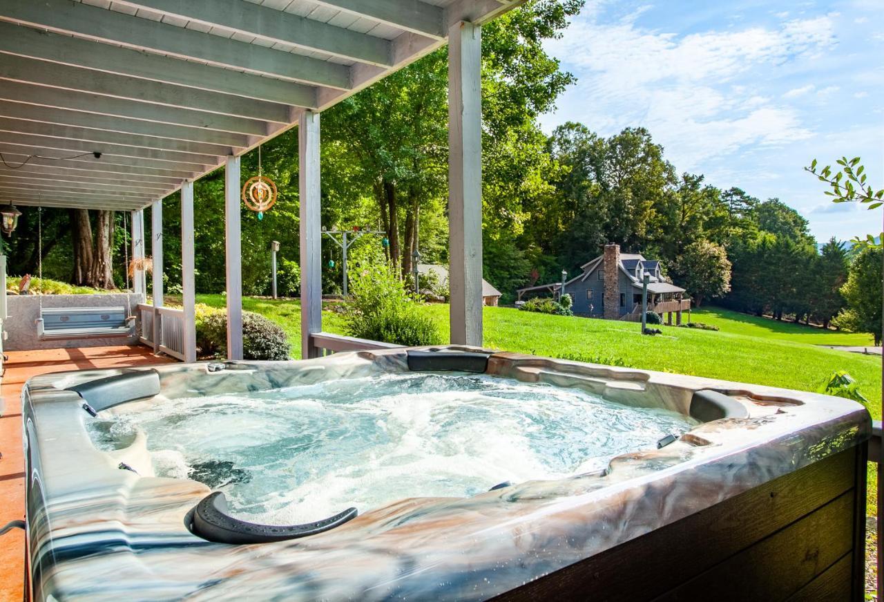 פיג'ן פורג' Ole Smoky Bnb - Game Room, Hot Tub, Mtn Views! מראה חיצוני תמונה