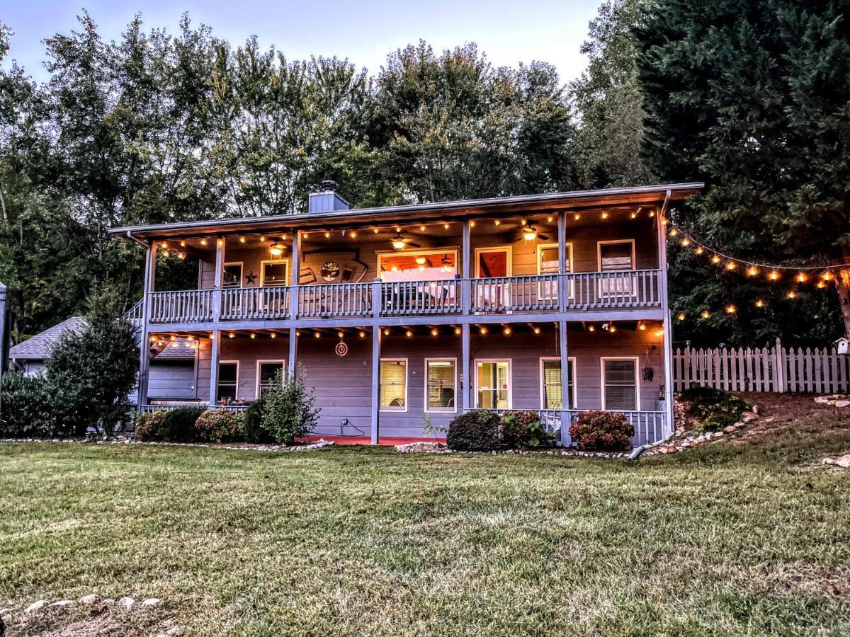 פיג'ן פורג' Ole Smoky Bnb - Game Room, Hot Tub, Mtn Views! מראה חיצוני תמונה