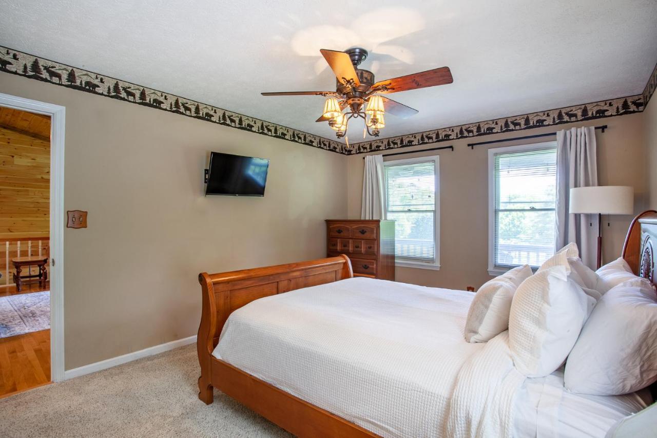 פיג'ן פורג' Ole Smoky Bnb - Game Room, Hot Tub, Mtn Views! מראה חיצוני תמונה