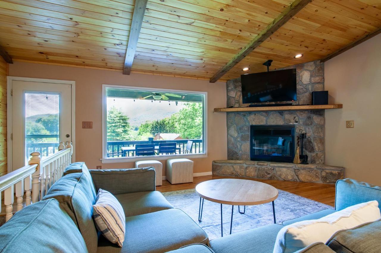 פיג'ן פורג' Ole Smoky Bnb - Game Room, Hot Tub, Mtn Views! מראה חיצוני תמונה