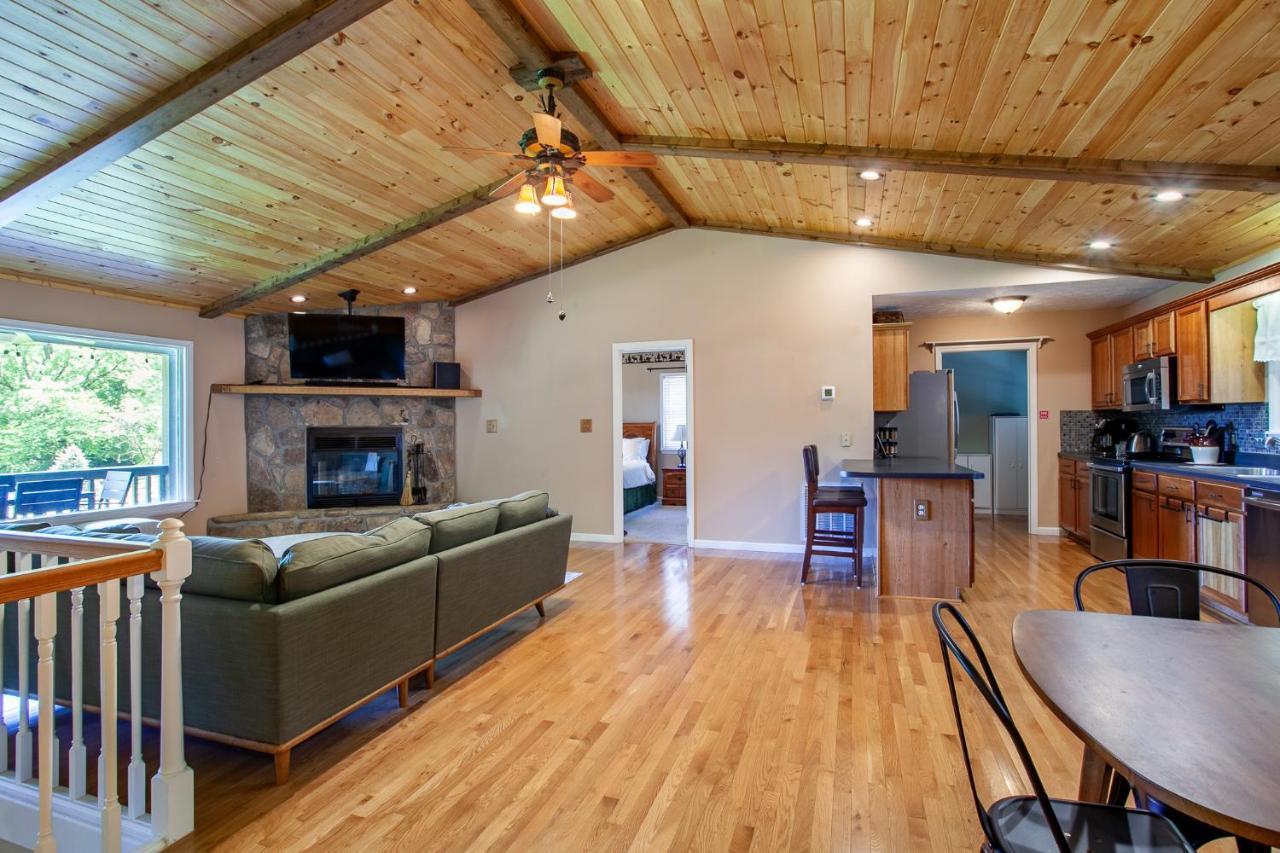 פיג'ן פורג' Ole Smoky Bnb - Game Room, Hot Tub, Mtn Views! מראה חיצוני תמונה