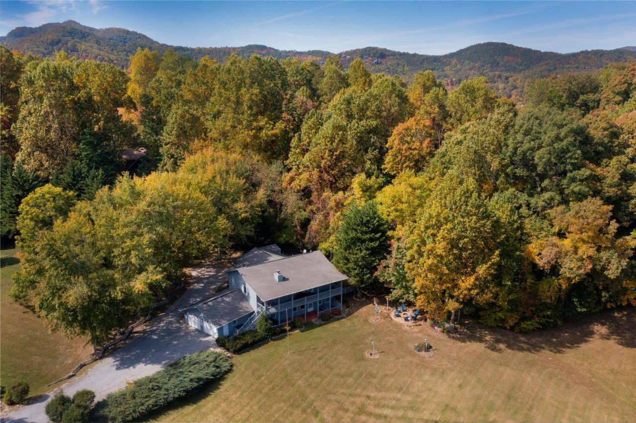 פיג'ן פורג' Ole Smoky Bnb - Game Room, Hot Tub, Mtn Views! מראה חיצוני תמונה