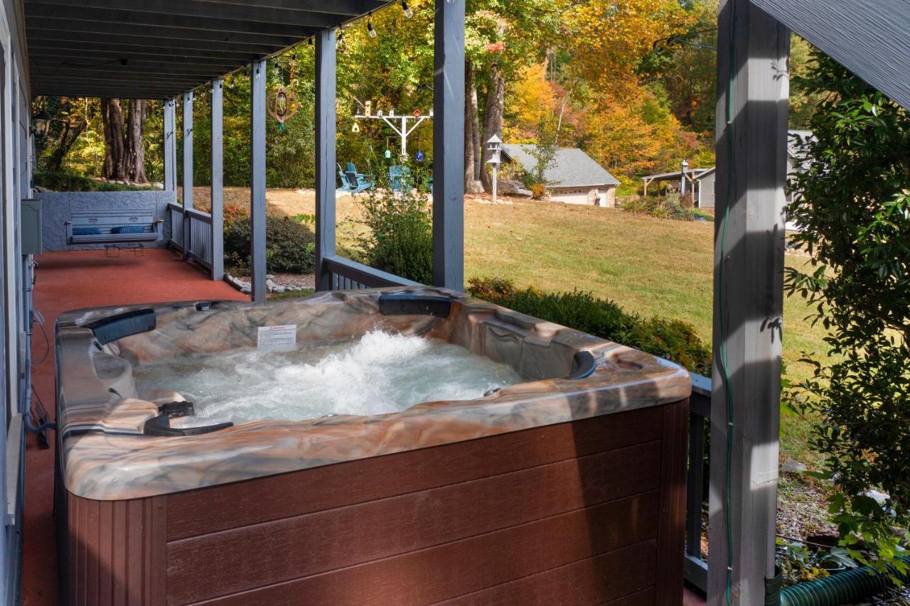 פיג'ן פורג' Ole Smoky Bnb - Game Room, Hot Tub, Mtn Views! מראה חיצוני תמונה