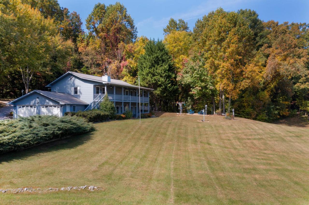 פיג'ן פורג' Ole Smoky Bnb - Game Room, Hot Tub, Mtn Views! מראה חיצוני תמונה
